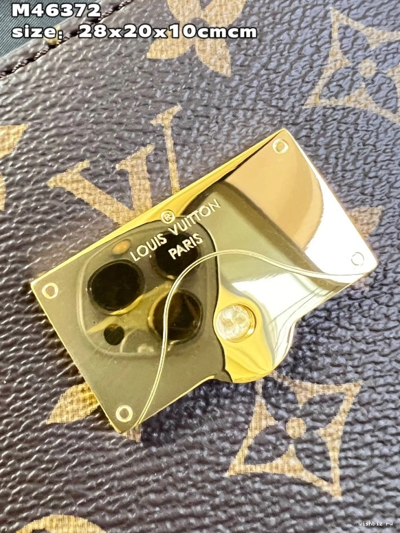 WIS BB CHANELUNY VUITTON LOUIS 1116